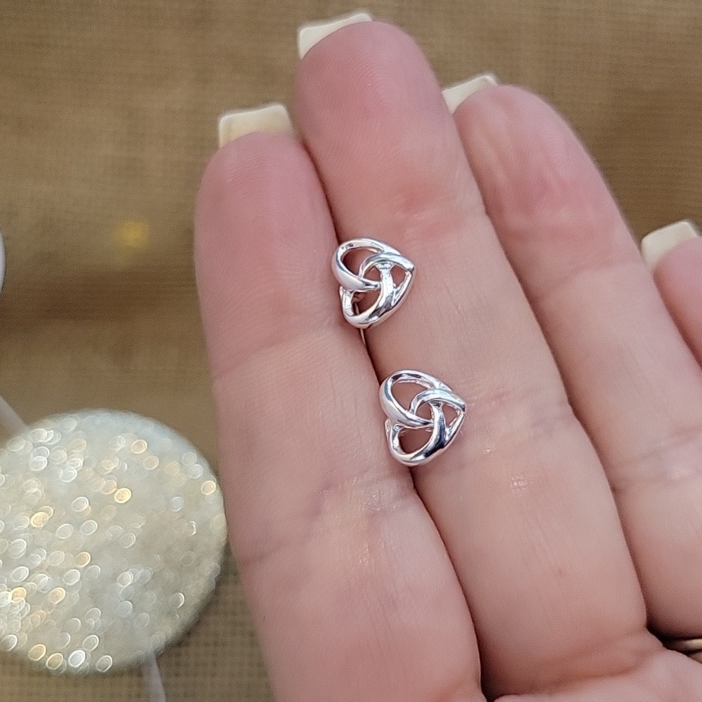 🔥LAST PAIR🔥 CELTIC KNOT STYLE HEART STUD EARRINGS